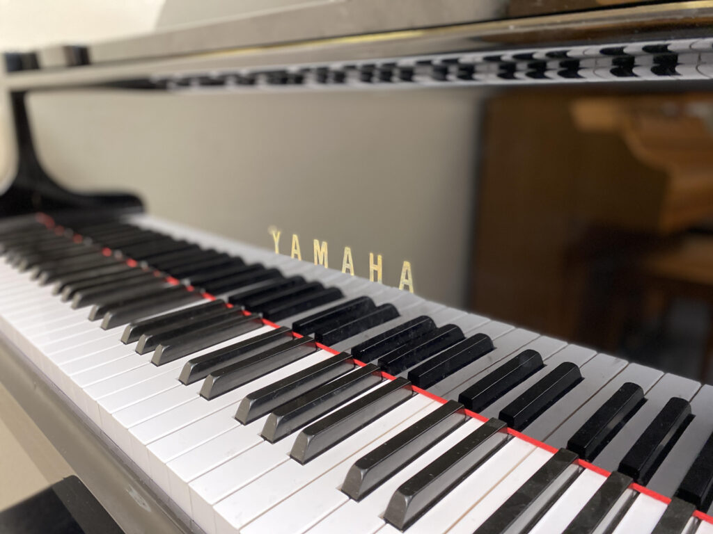 Yamaha 1994 gh1 grand piano